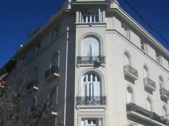 Sonia Ester vive a una cuadra del edificio en el que Cristina Fernández de Kirchner pasará su condena.