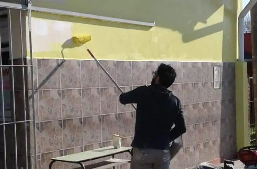 Continúan las refacciones y el mantenimiento de las escuelas de Mar Chiquita