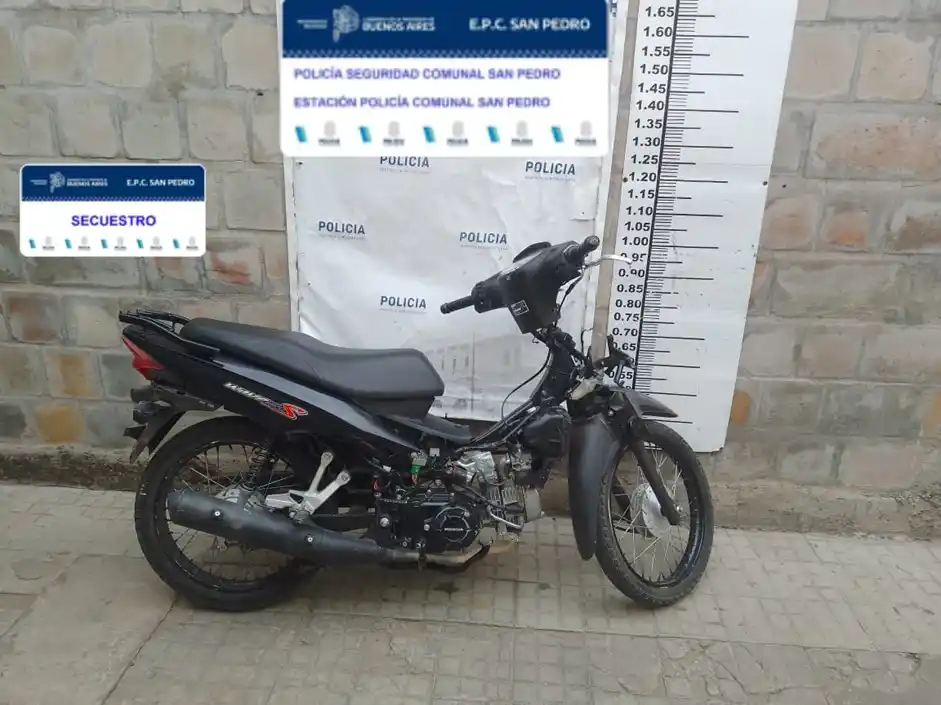 El vehículo estaba abandonado en la vía pública.