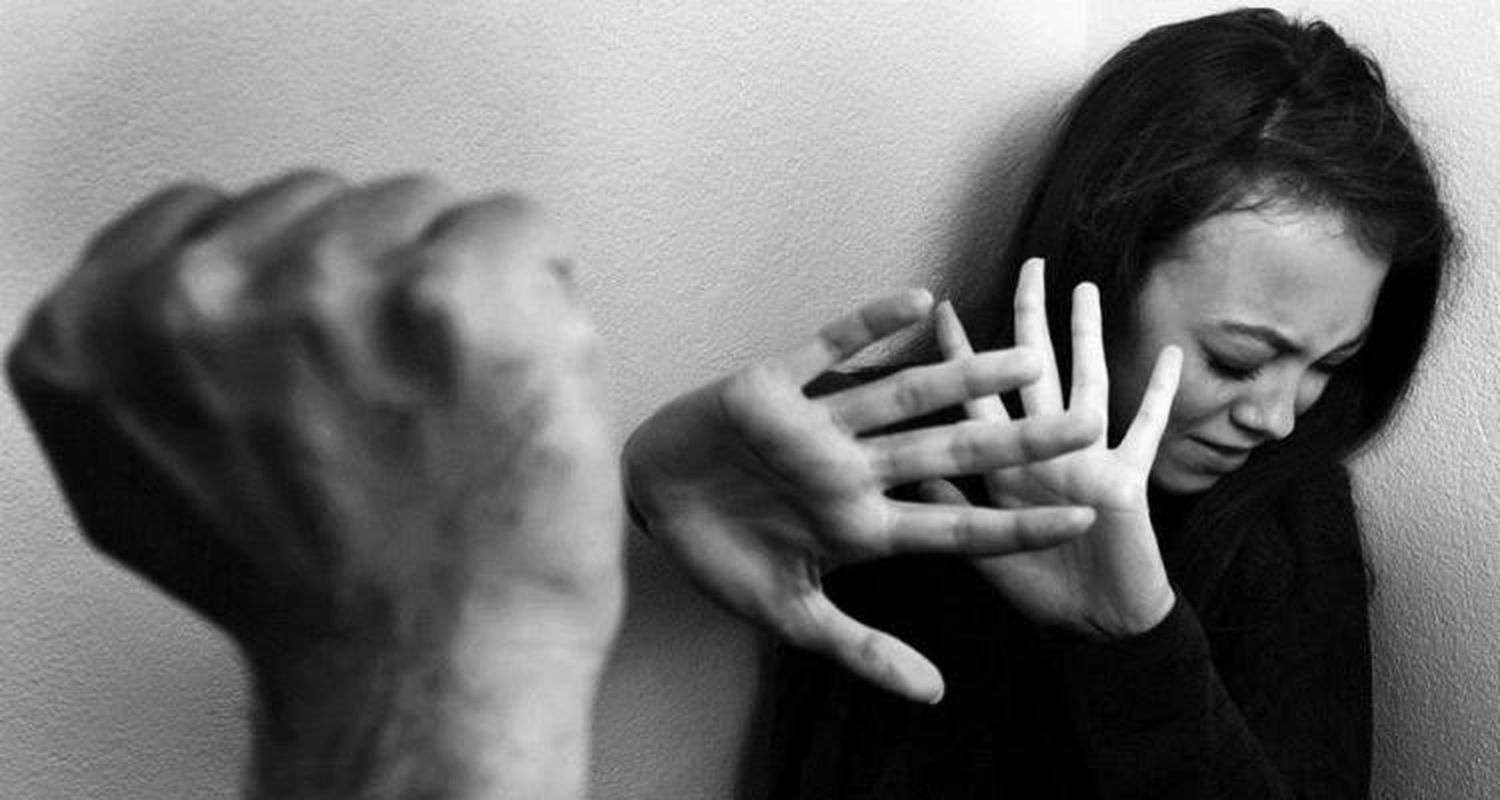 Le pegó en la cara a su expareja y lo detuvieron