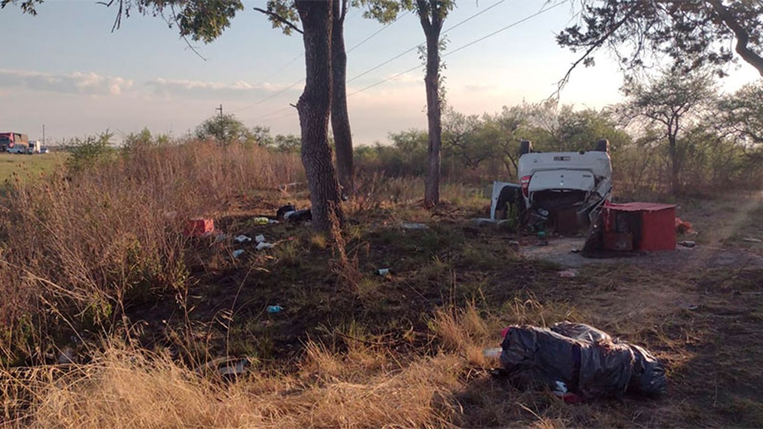 Una familia regresaba de vacaciones y sufrió un vuelco fatal en Entre Ríos: murió la joven conductora