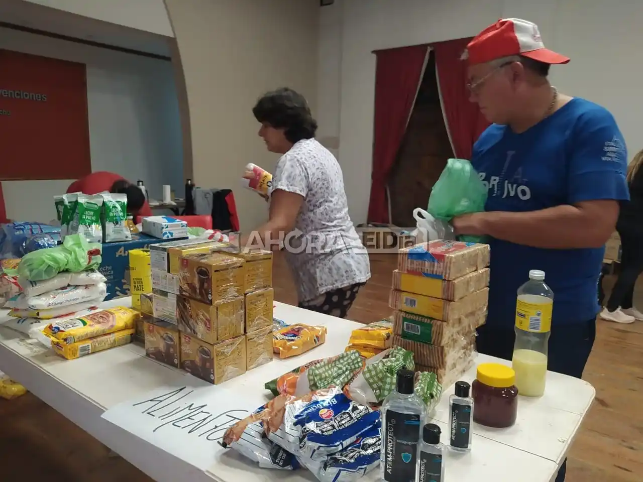 El Centro de Convenciones recibió donaciones para ayudar a los afectados por la creciente del río