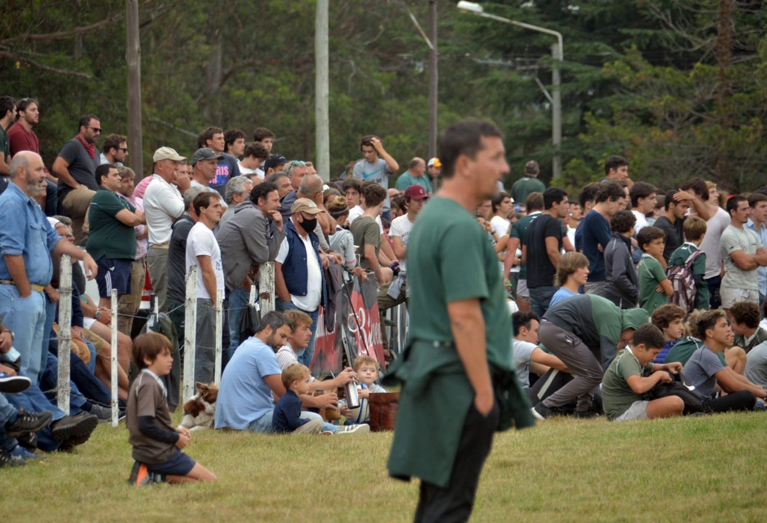 En los campos de deporte también hubo relajo con las restricciones