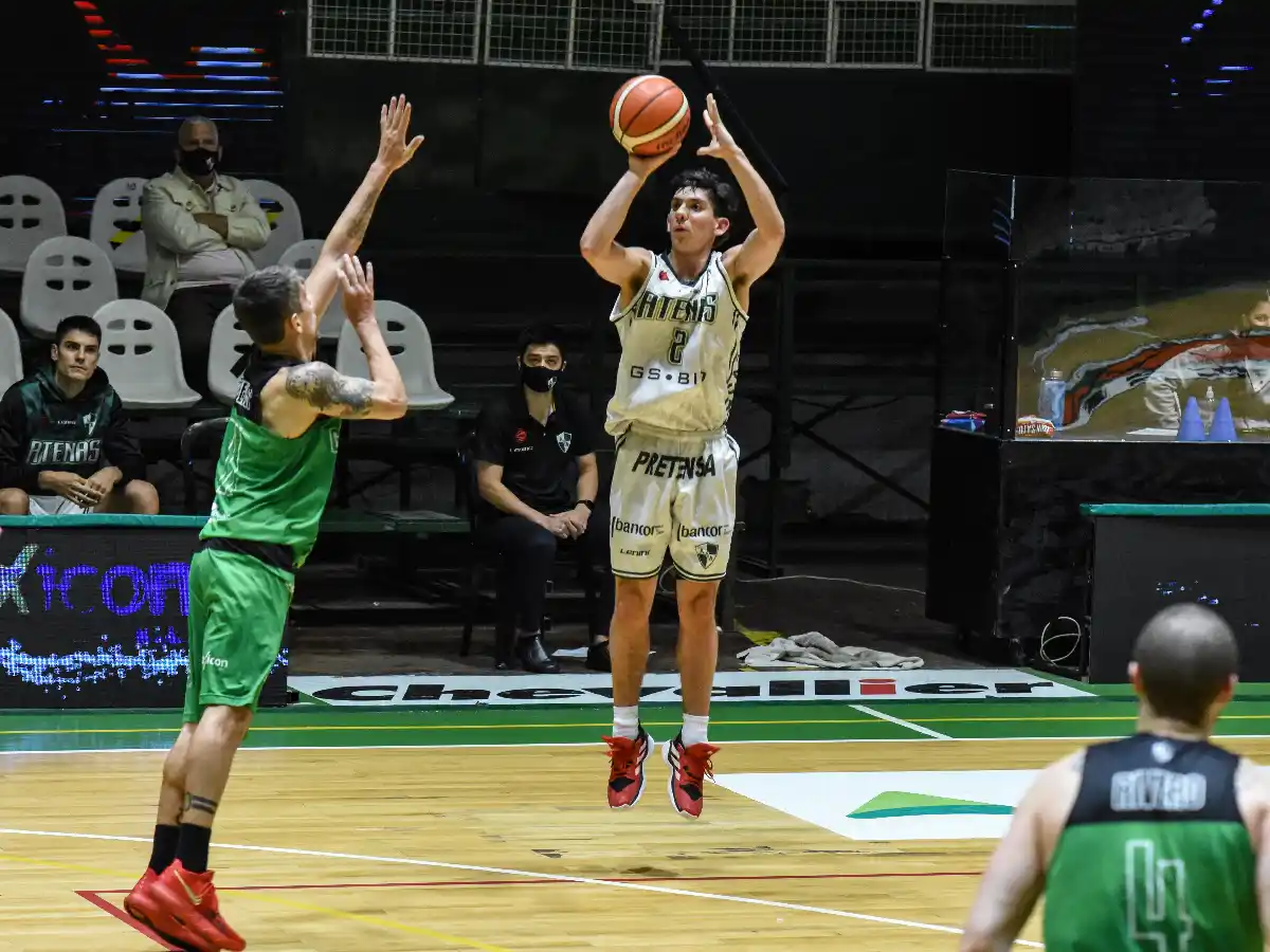 Atenas festejó de la mano de Araujo