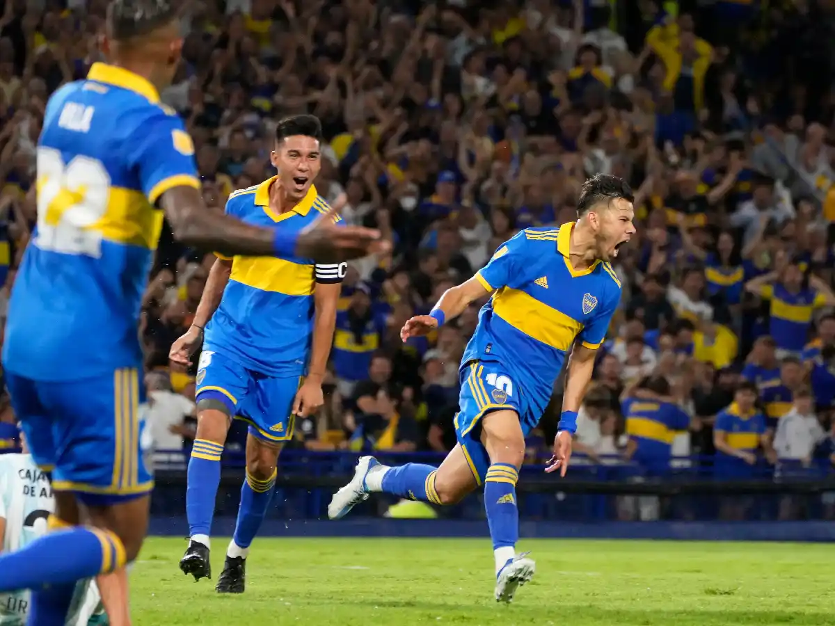 Boca arrancó con éxito la defensa del título
