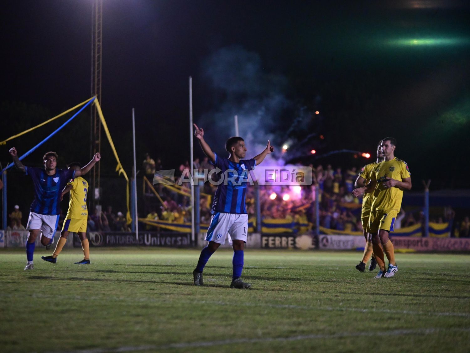 Franco Lonardi y la celebración del gol que le dio el triunfo a Juventud.