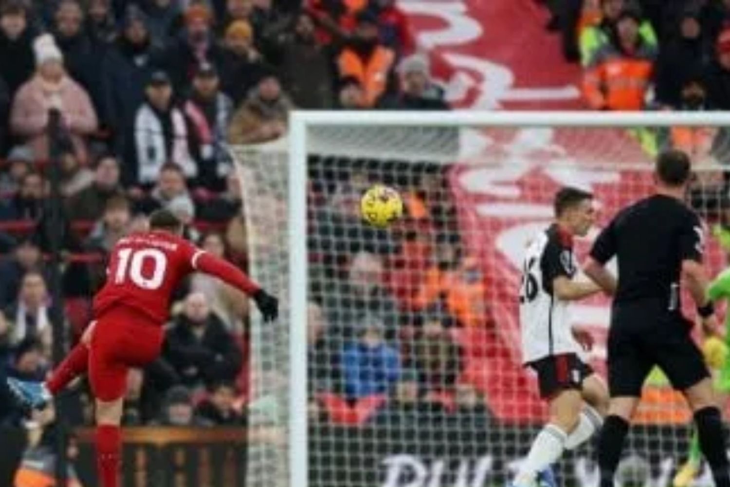 Un argentino fue premiado por hacer el mejor gol del mes en Inglaterra