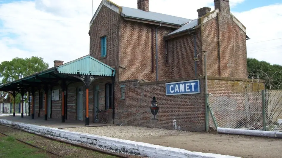 Artistas de la Zona Conmemoran los 150 Años de Mar del Plata con Murales en Estación Camet