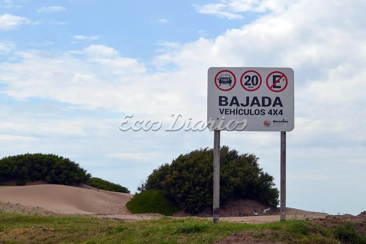 Bajada pública a la playa en 4x4