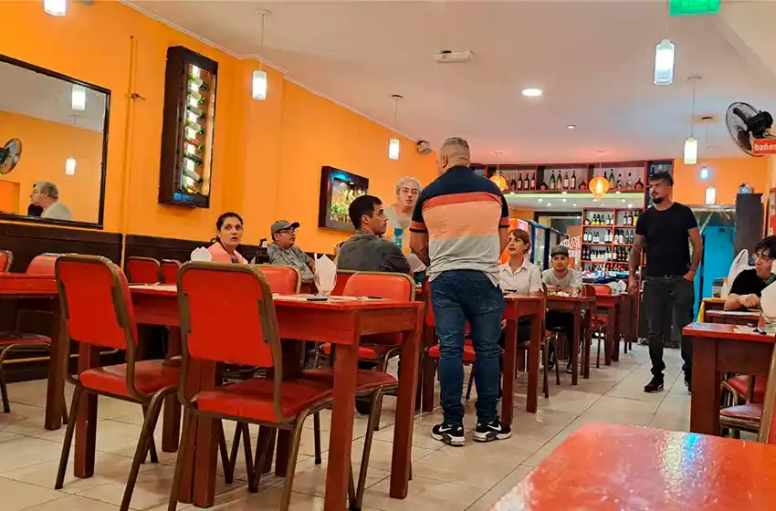 Registran a trabajadores de restaurante chino tras un fuerte reclamo