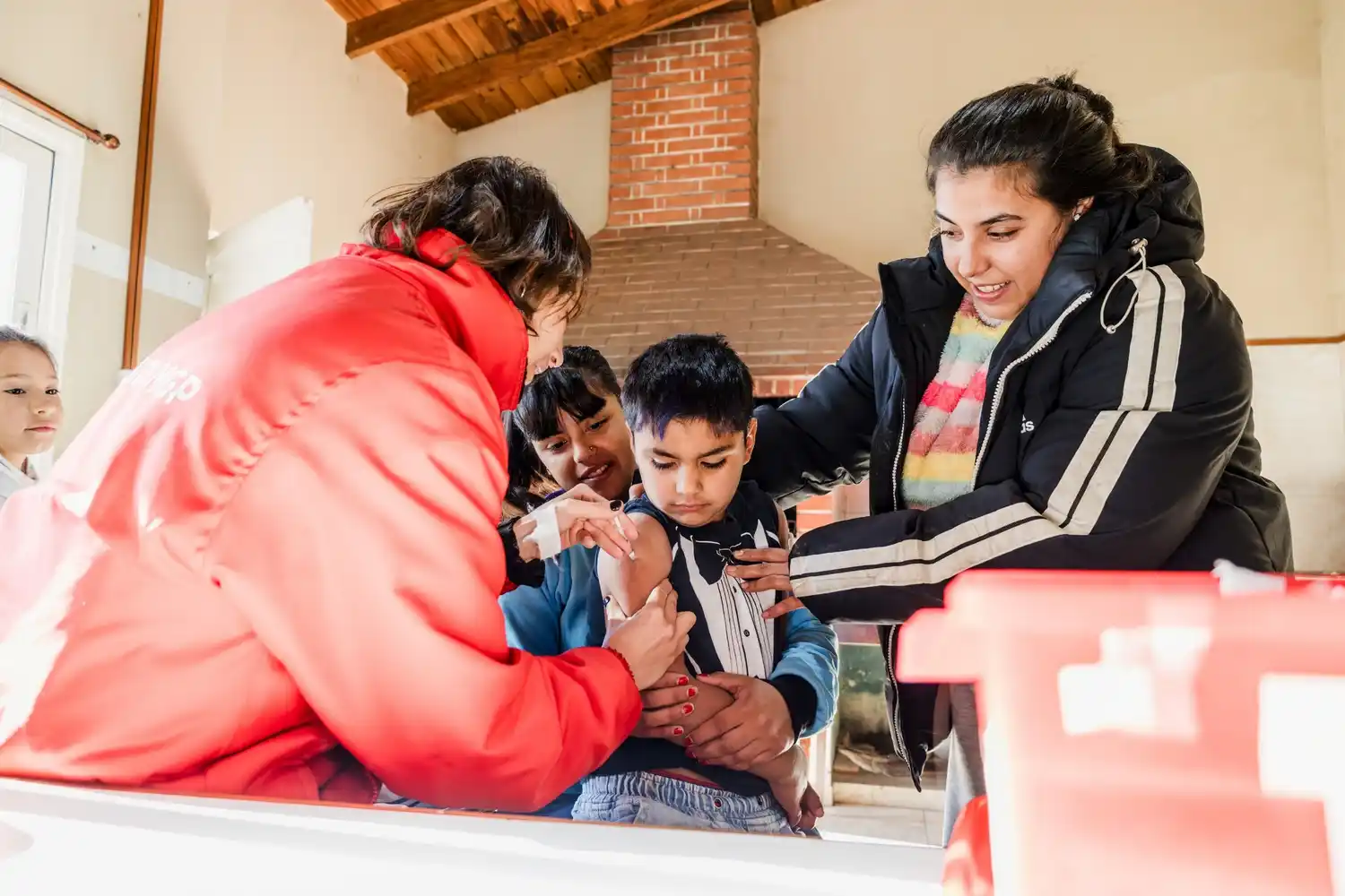 Durante la jornada, se vacunaron cinco pacientes con un total de diez dosis aplicadas y se actualizaron esquemas de vacunación.