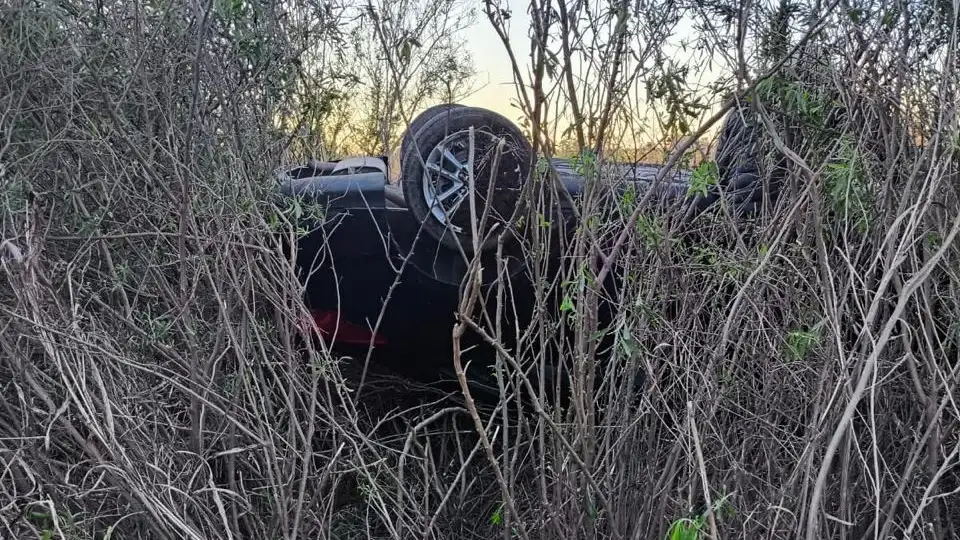 El auto terminó volcado en el kilómetro 194 de la Autopista 19, en La Francia.