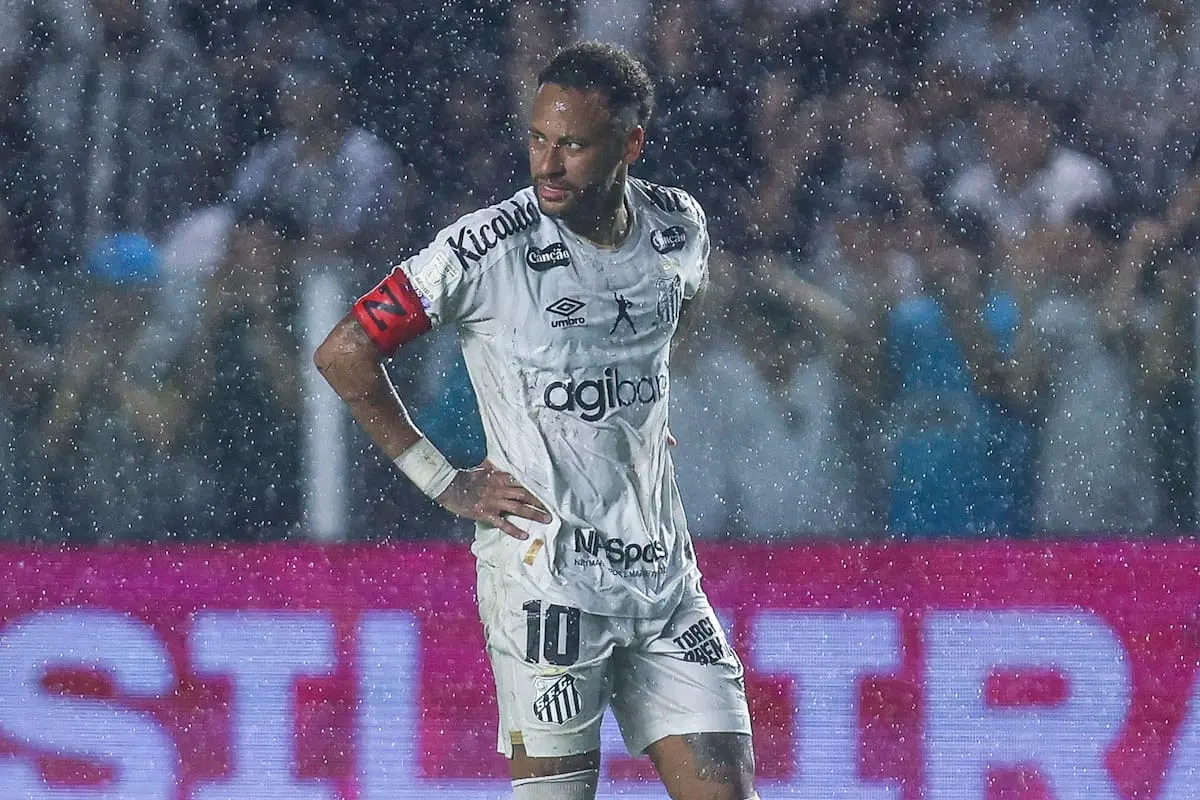 Neymar fue expulsado en el Brasileirão tras un altercado con Rodrigo Néstor