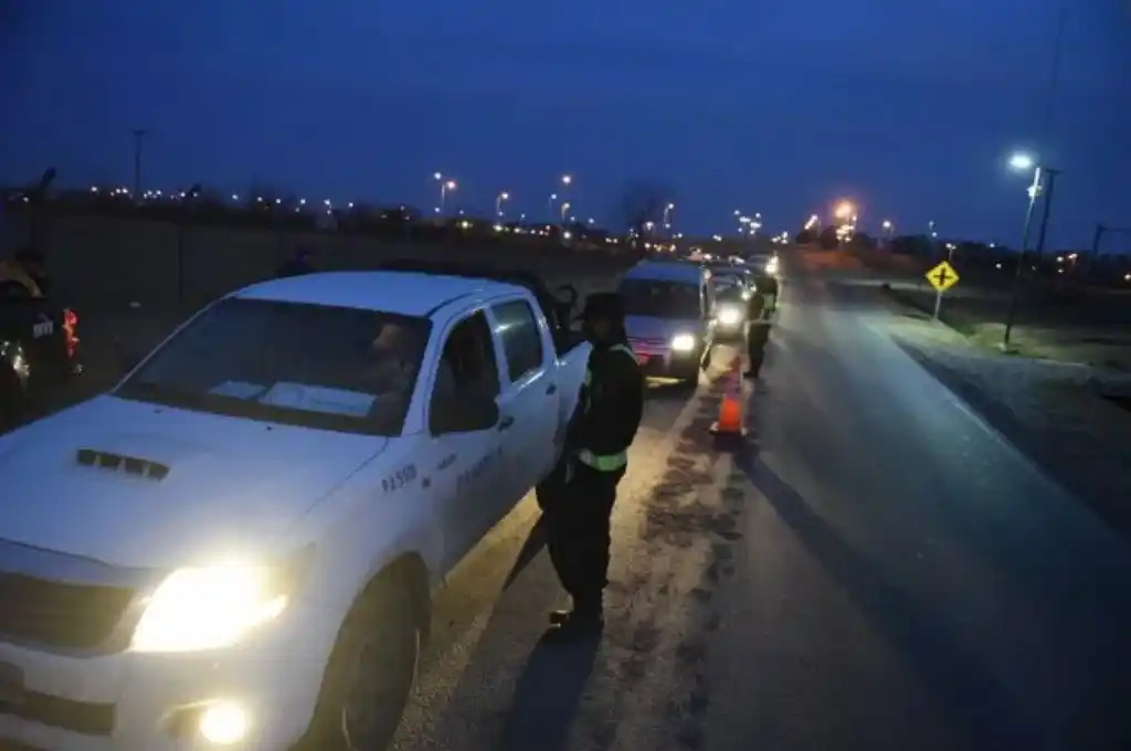 Controles fijos para vigilar el cumplimiento de las restricciones en Rosario