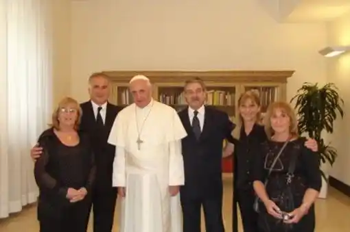 El papa recibió a familiares de las víctimas del atentado a la AMIA