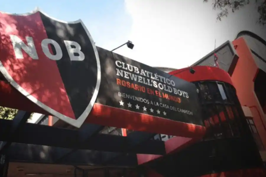 Un hombre fue baleado en la puerta del estadio de Newell"s