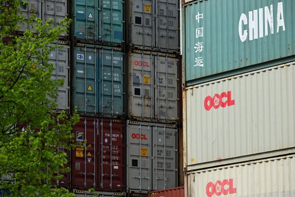 GUERRA COMERCIAL EE.UU. – CHINA: Trump ordena aumento de aranceles del 245% a productos chinos
