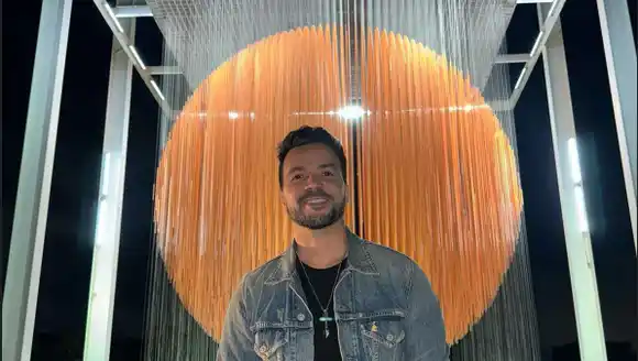 Luis Fonsi llegó al país y recorrió Caracas (fotos)