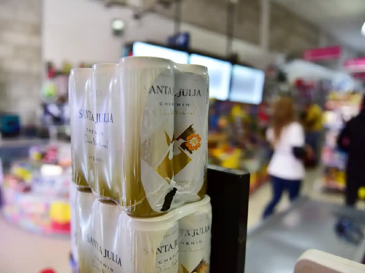   Vino en lata: todavía no gana en las góndolas sanfrancisqueñas