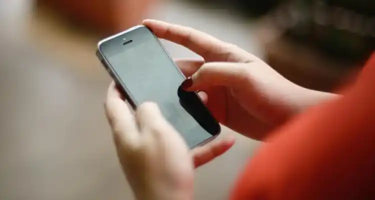 Una mujer advirtió sobre la modalidad de hackear el WhatsApp y con ello reunir un sinfín de datos.