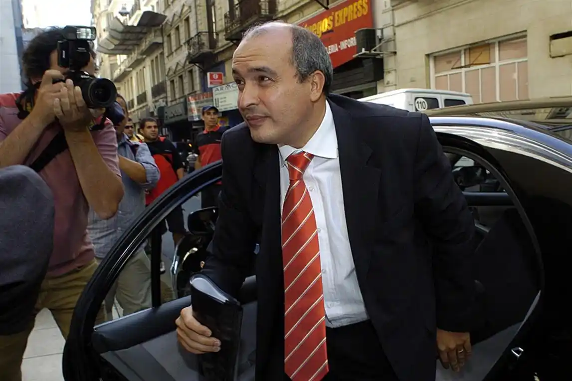 Excluyen del blanqueo a familiares de funcionarios