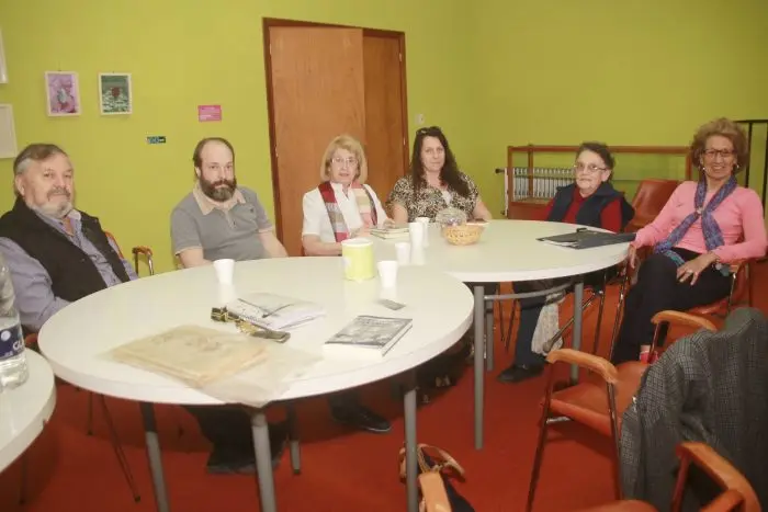Club de lectura en el Centro Cultural Necochea
