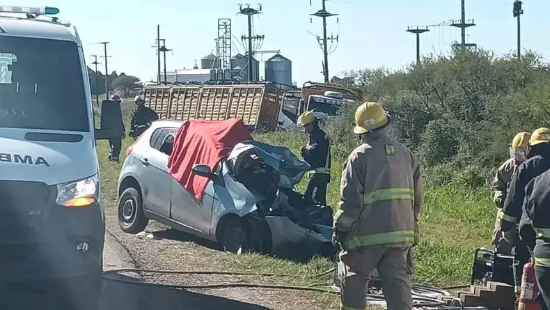 Otra tragedia en las rutas entrerrianas: murió una familia tras chocar contra un camión