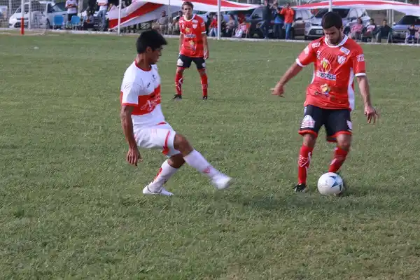 Central Larroque perdió dos puntos en el final del partido