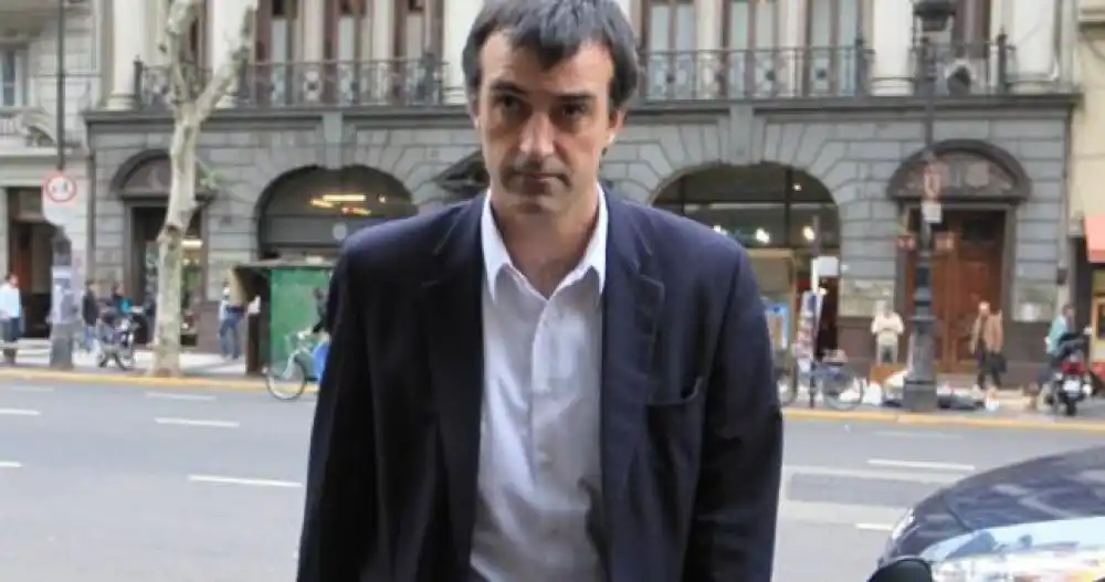 Esteban Bullrich fue increpado en Mar del Plata: "Dejen de hacer mierda todo"