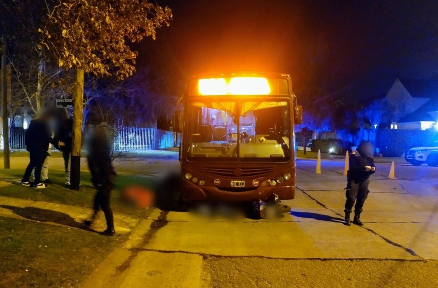 Colectivo embistió a una moto