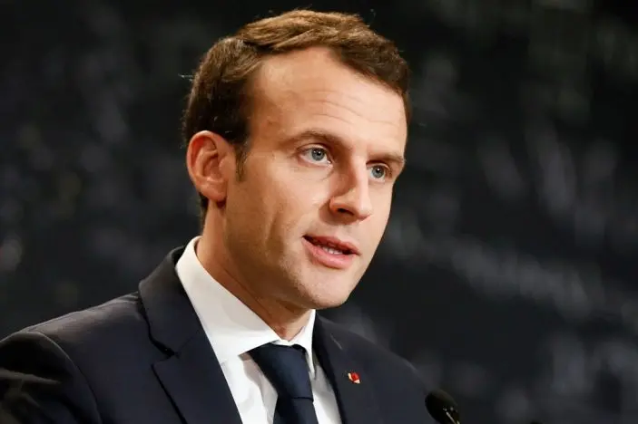 «A mí me llamás señor Presidente», el enojo de Emmanuel Macron con un joven