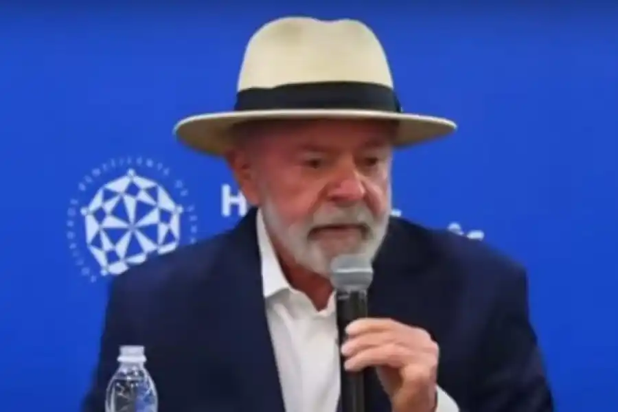Lula recibe el alta hospitalaria tras la intervención de urgencia y retoma su agenda oficial