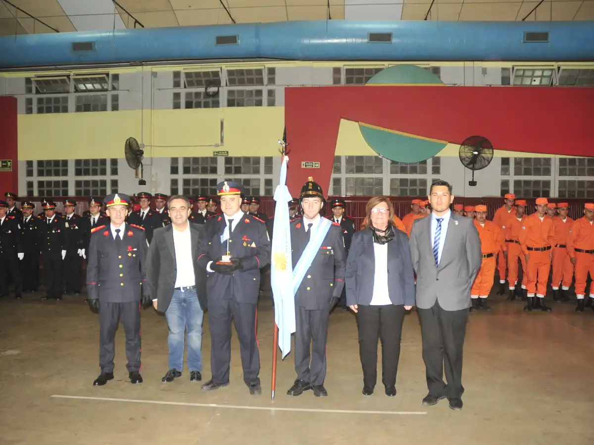Distinguieron a bomberos voluntarios 