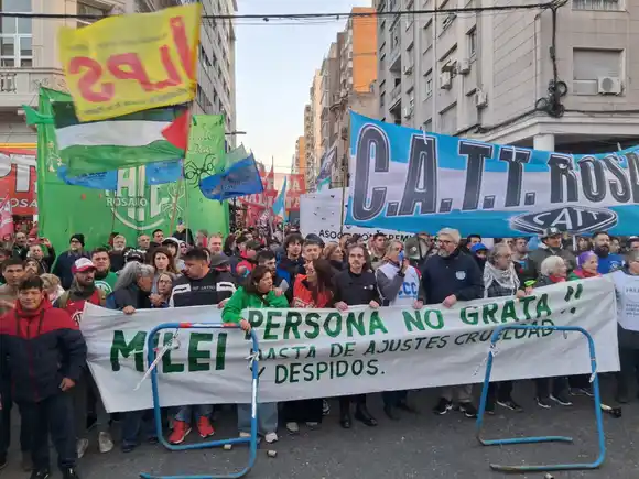 Milei en Rosario: demoras, protestas y operativo especial en su visita a la Bolsa de Comercio