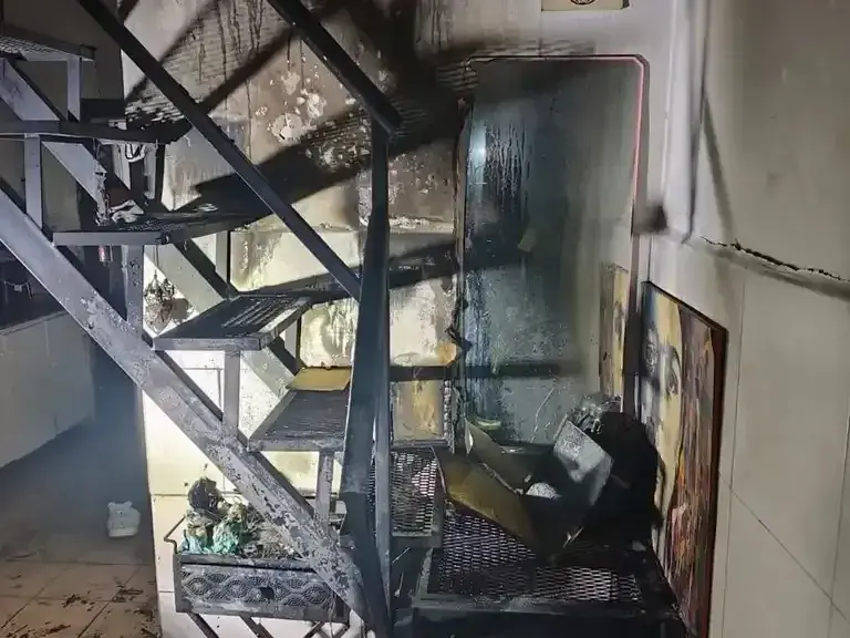 Una mujer y su hijo sufrieron quemaduras tras sufrir el incendio de su casa