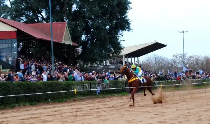 Sharper se impuso en el clásico Aniversario del Jockey Club