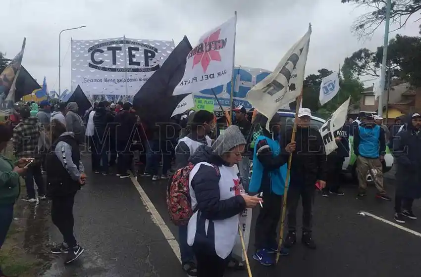 Vecinos en contra de los cortes en ruta 2: "No podía volver a casa"