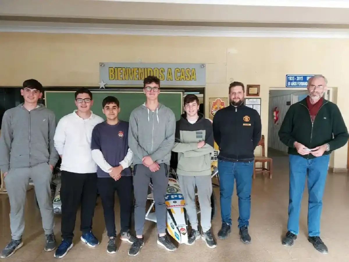 Alumnos de "la EFO" tuvieron un gran gesto con un vecino de la ciudad