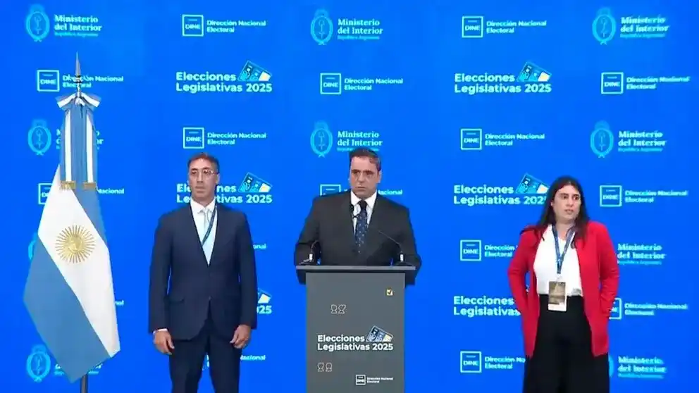 Catalán confirmó que los primeros resultados se conocerán a las 21.00 y celebró el debut de la Boleta Única de Papel