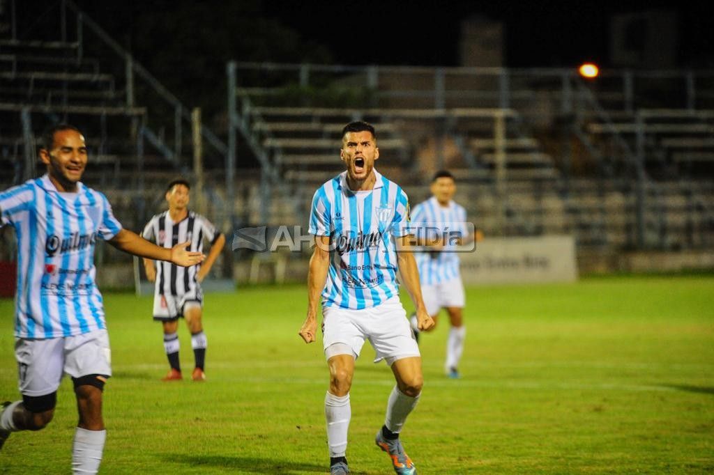 Juventud aceleró un rato, goleó a Atlético Uruguay y pasó de ronda con solvencia