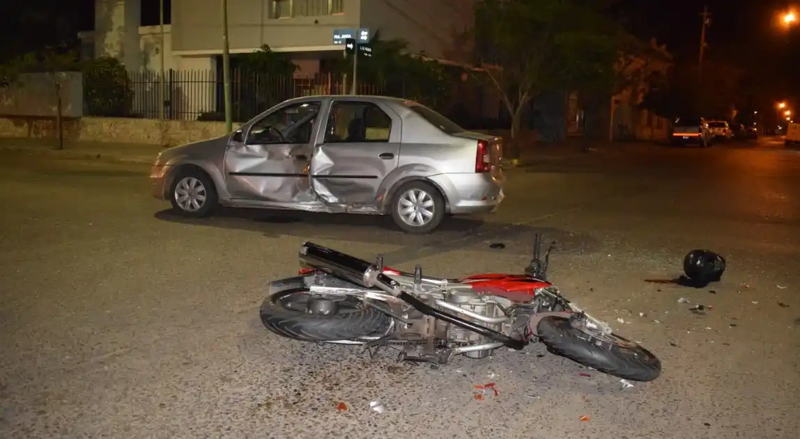 Choque: Motociclista dio positivo en alcohol y terminó fracturado