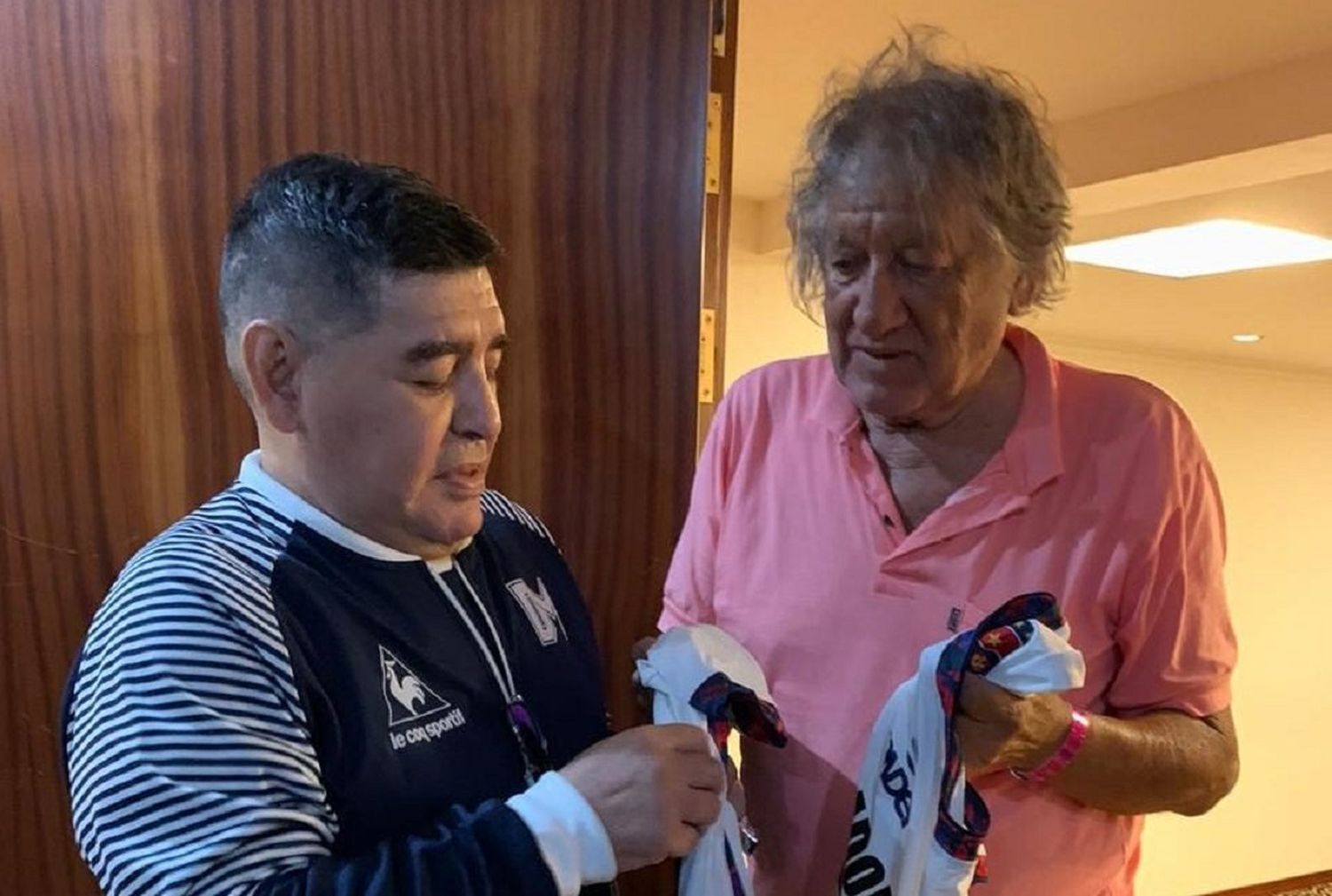 Murió el Trinche Carlovich, la gloria del fútbol rosarino que era admirado por Maradona