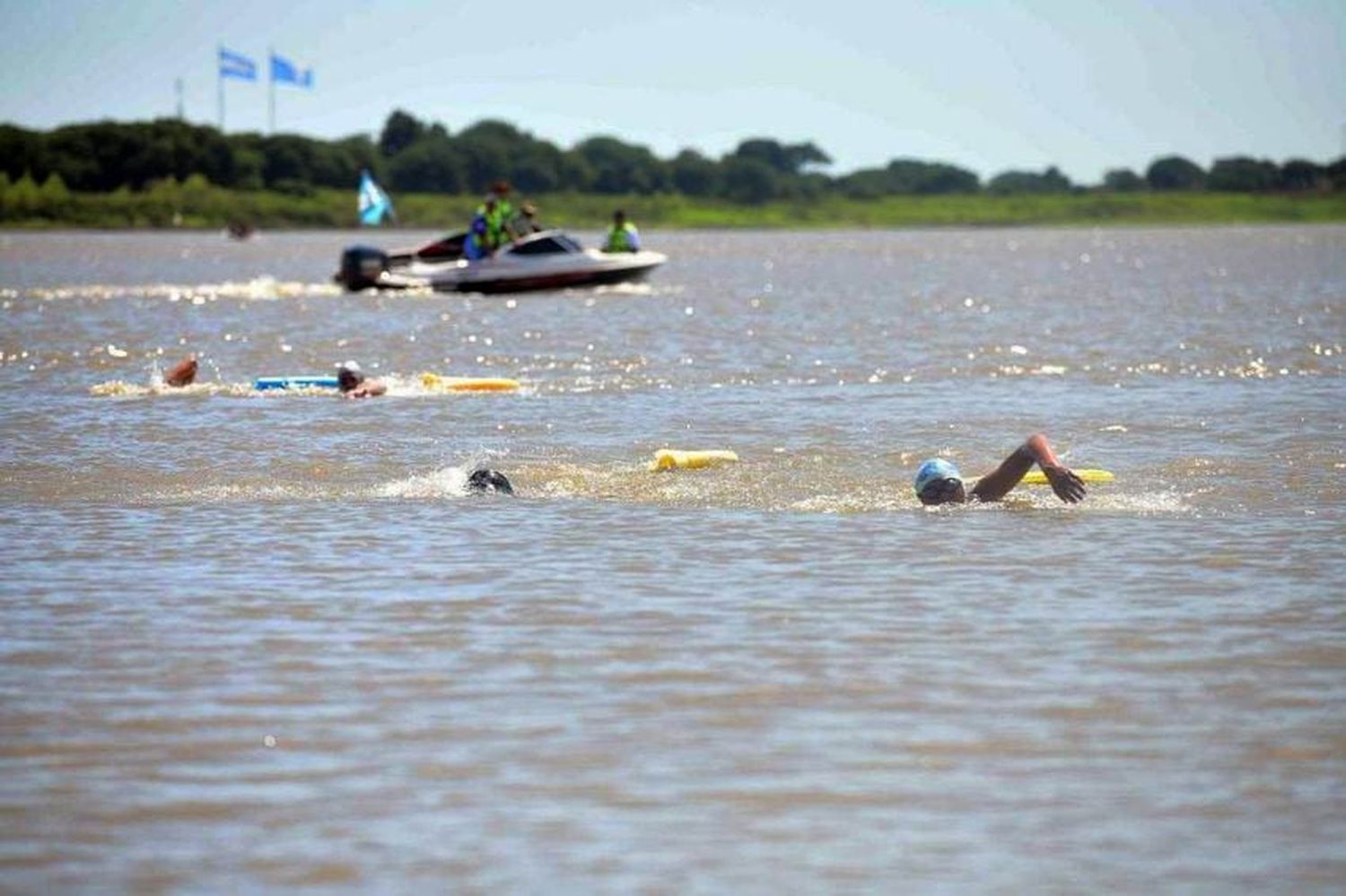 Primera jornada con natación en
aguas abiertas y torneos de playa