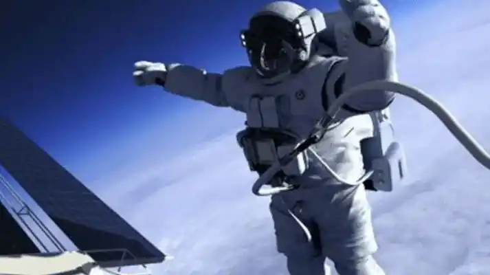 Falso astronauta estafó a una jubilada y le robó 30.000 dólares: le pidió el dinero para poder financiar su vuelta a la Tierra