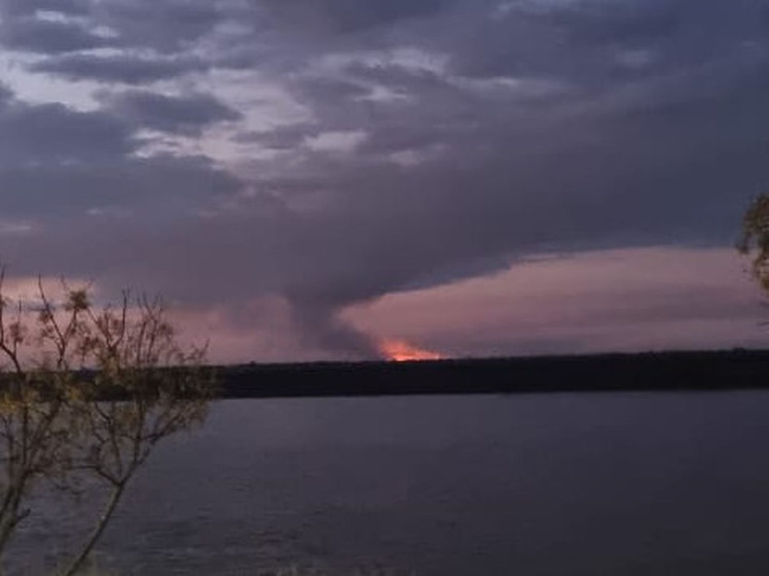 Cómo se trabaja para combatir los incendios en las islas