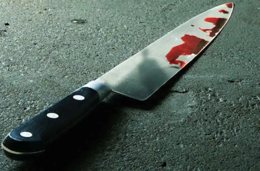 Asesinó a su padre tras atacarlo por la espalda con un cuchillo de cocina y quedó detenido