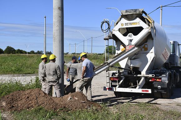 Iniciaron las obras de tendido eléctrico en "Sunchalote"