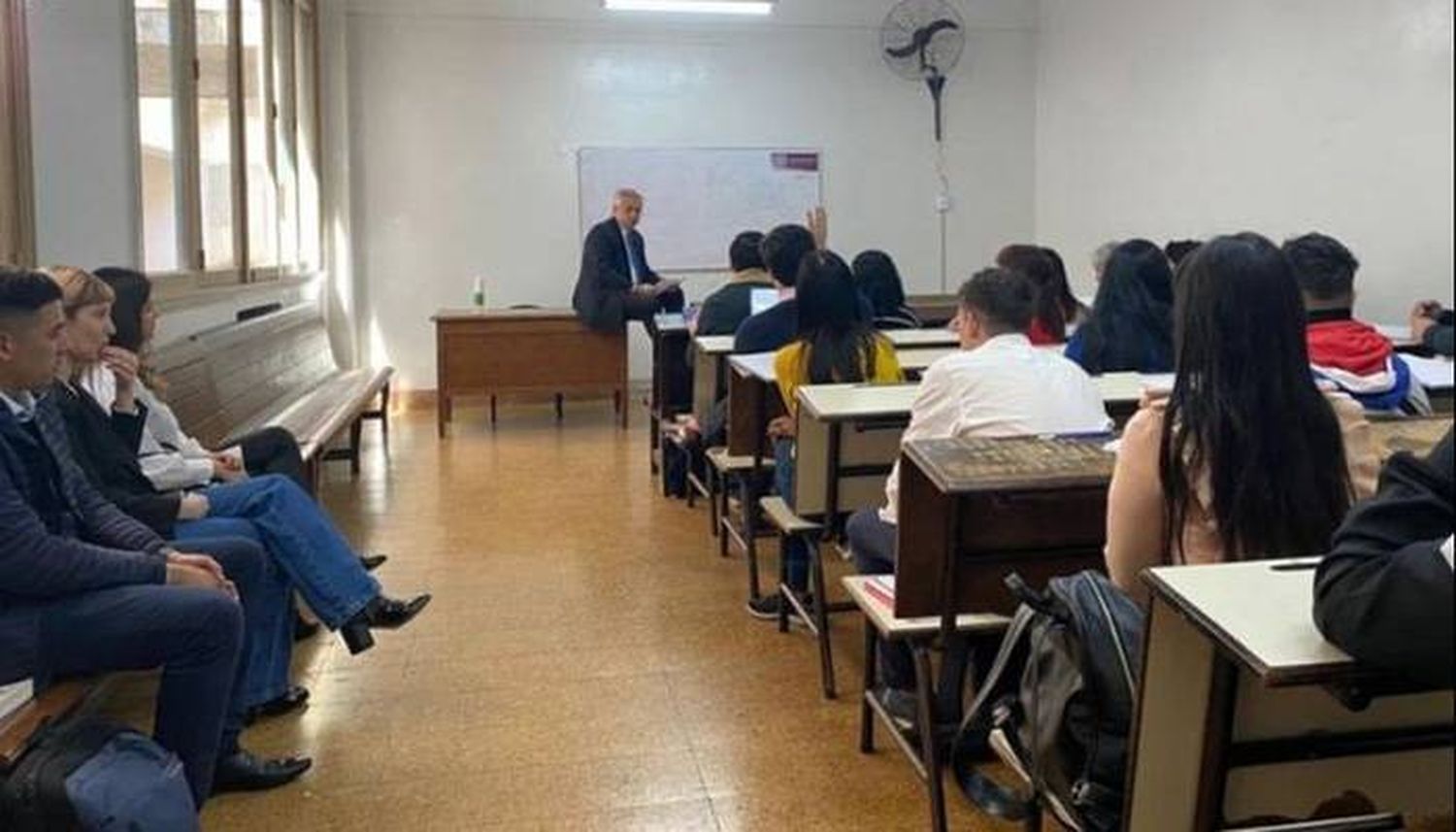 Alberto Fernández dio clases  en la Facultad de Derecho y  permanece sin agenda pública