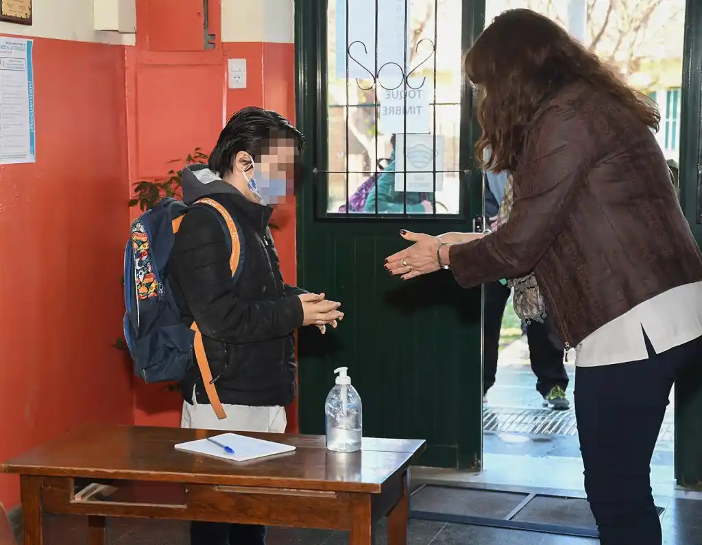 Trotta dijo que “no hace falta la vacuna para volver a clases”