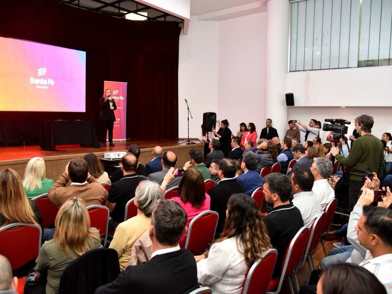 Entrega de aportes del Programa Santa Fe Activa.